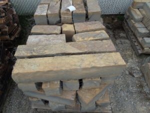 Mountain gold 8 x 8 inch wall block